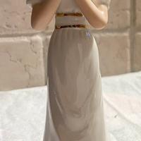 Damina in porcellana marchiata