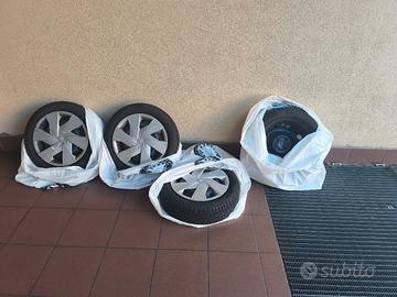 Cerchi con copricerchi e bulloni Toyota Aygo