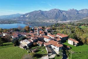 Casa indipendente di 230 m² con più di 5 locali a 