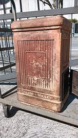 Antica stufa a legna in terracotta 