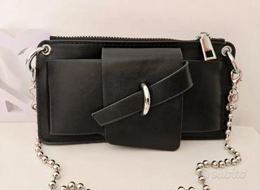 Mini borsa nera con catena