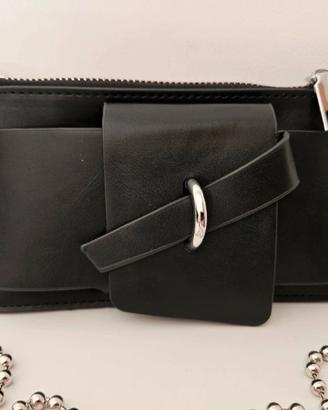 Mini borsa nera con catena