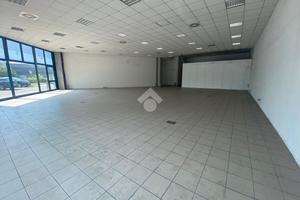 NEGOZIO A REGGIO NELL'EMILIA