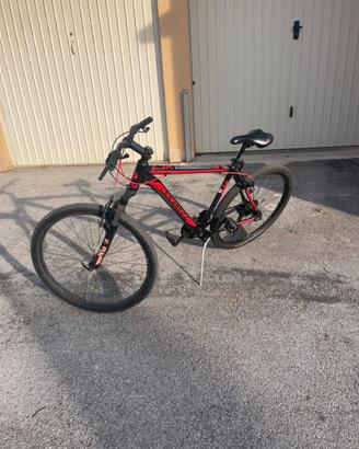 BICICLETTA MOUNTAIN BIKE ROSSA E NERA