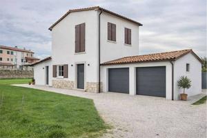 Rustico / Casale di 130 m² con 4 locali a Lucca
