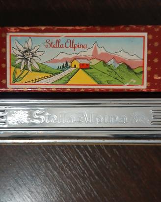 un'armonica a bocca vintage modello Stella Alpina