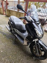 Yamaha X-Max 250
