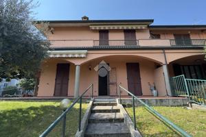 VILLA A SCHIERA D'ANGOLO A BELLINZAGO LOMBARDO