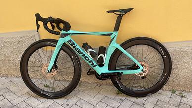 Bici da corsa BIANCHI Oltre Comp 105 di2 (PROMO)