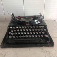 Macchina da scrivere OLIVETTI ICO progetto Levi