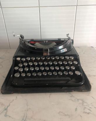 Macchina da scrivere OLIVETTI ICO progetto Levi