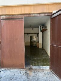 Garage via Figari ang. Via Addis