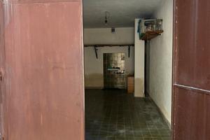 Garage via Figari ang. Via Addis