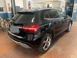 MERCEDES GLA 180D SPORT