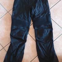 pantaloni da moto con protezioni