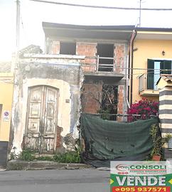 Villetta in fase di costruzione a Fiumefreddo