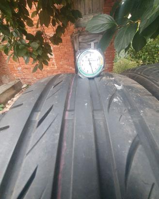 235  / 45   Z R 17   97 W