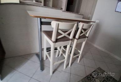 tavolo alto da bar con 2 sedie