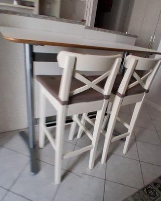 tavolo alto da bar con 2 sedie
