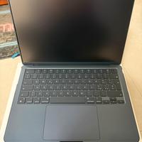 Macbook air 13” con chip M3 (mezzanotte)