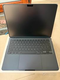 Macbook air 13” con chip M3 (mezzanotte)