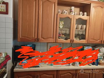 Arredamento in buono stato soggiorno e cucina