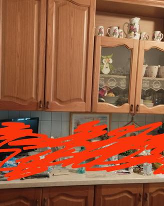 Arredamento in buono stato soggiorno e cucina