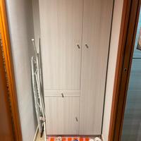 Scarpiera+ tavolo e sedie+ombrellone