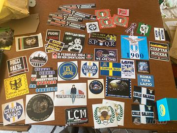 Adesivi e sciarpe ultras