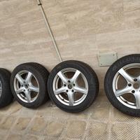 Cerchi in lega con gomme termiche