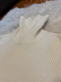 Maglione a collo alto [nuovo]