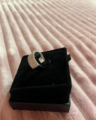 Anello fascia oro bianco e brillanti