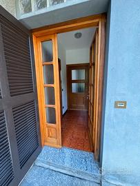 Funzionale bilocale con post auto-Esino Lario