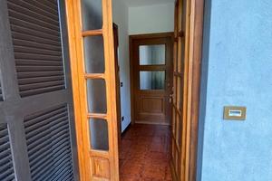 Funzionale bilocale con post auto-Esino Lario