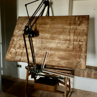 Tavolo da disegno con tecnigrafo