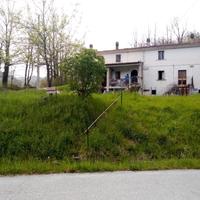 Cascina con giardino