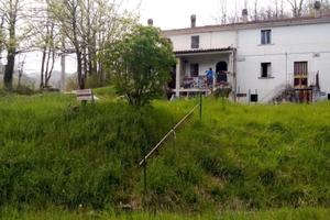 Cascina con giardino