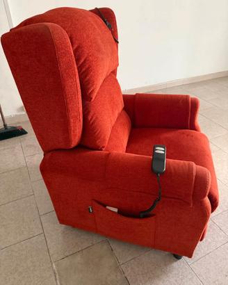 Poltrona elettrica alzapersone con ruote