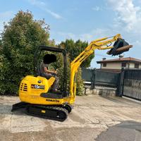E237 - Escavatore 15 q Komatsu PC15 con pinza