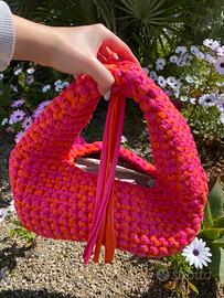 Borsa fatta a mano all’uncinetto, modello egg bag
