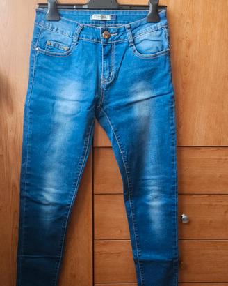Jeans con brillantini sul fondo usati pochissimo 