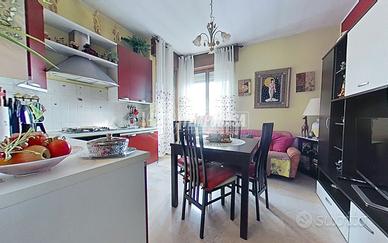 Trilocale con balcone