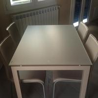 Tavolo allungabile piano in vetro