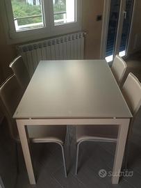 Tavolo allungabile piano in vetro