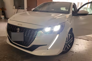 Peugeout 208