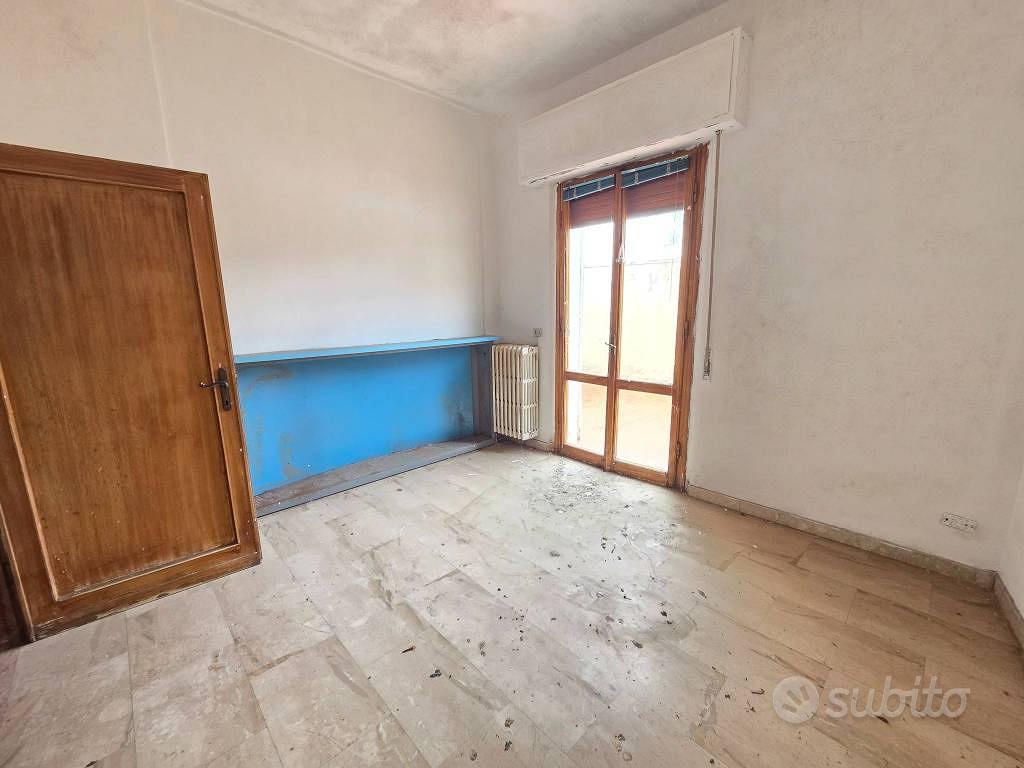 Appartamento di 418 m² con più di 5 locali e box a - Altro