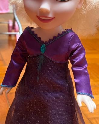 Bambola interattiva Elsa Frozen 2