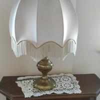 Lampada da tavolo vintage con frange