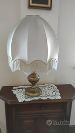 Lampada da tavolo vintage con frange