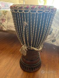 Djembe africano artigianale in legno